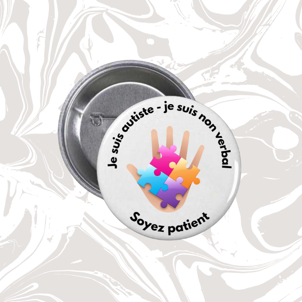 👉 Badge “Je suis autiste – Non verbal – Soyez patient”