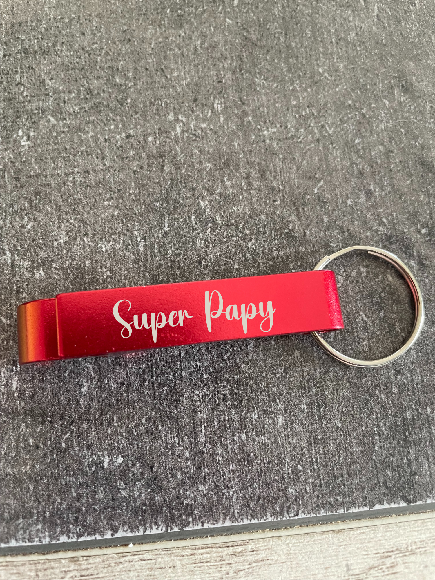 👉 Porte-clés Papy – De petites attentions pratiques et pleines de tendresse