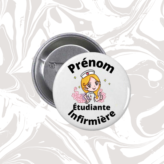 👉 Badge prénom personnalisable “Étudiante infirmière fleurie”