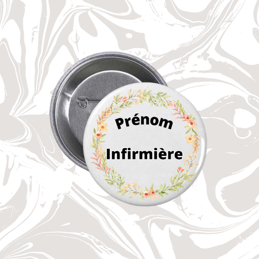 👉 Badge prénom personnalisable “Infirmière florale pastel”
