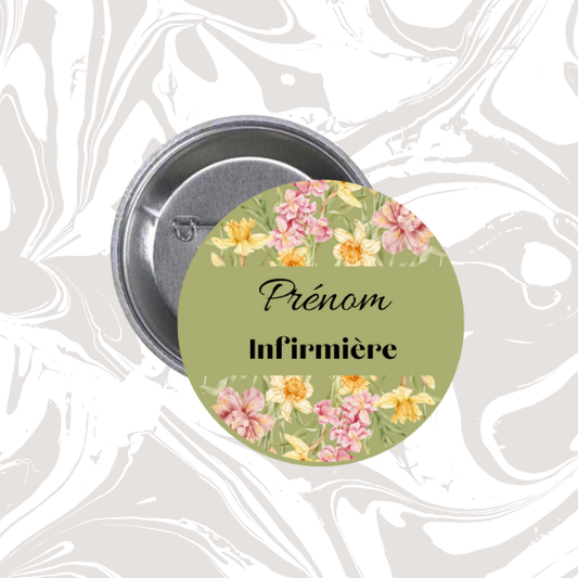 👉 Badge prénom personnalisable “Infirmière fleurie”