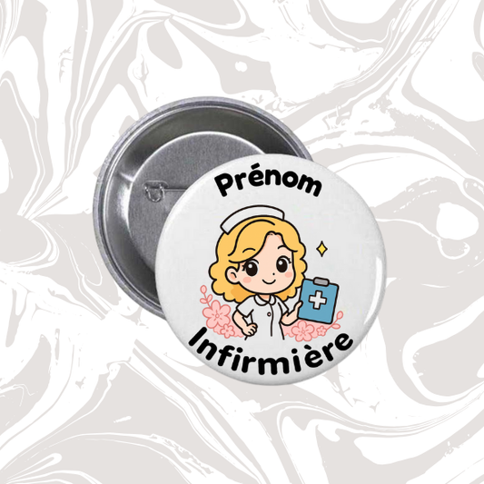 👉 Badge prénom personnalisable “Infirmière chibi fleur”
