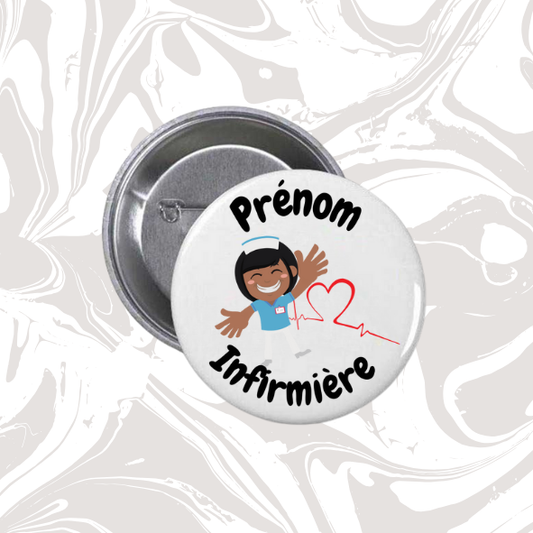 👉 Badge prénom personnalisable “Infirmière sourire et cœur”