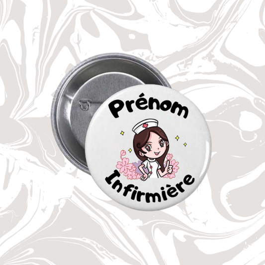 👉 Badge prénom personnalisable “Infirmière kawaii fleurie”