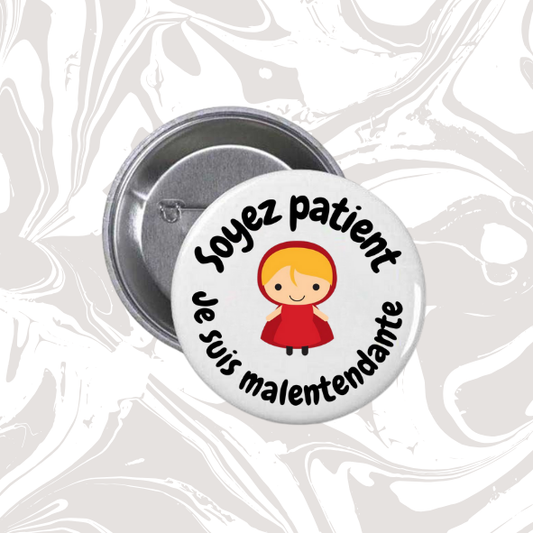 👉 Badge “Soyez patient – Je suis malentendante” (Petit Chaperon Rouge)