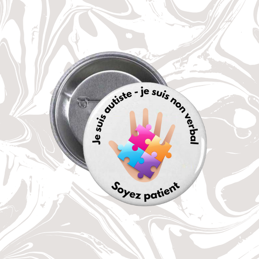 👉 Badge “Je suis autiste – Non verbal – Soyez patient”