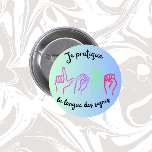 👉 Badge “Je pratique la langue des signes” (Multicolore)