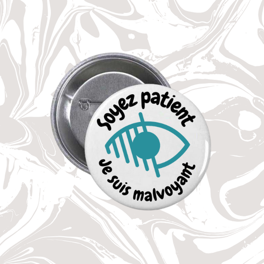 👉 Badge “Soyez patient – Je suis malvoyant” (symbole œil)