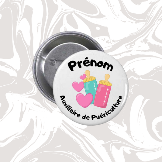 👉 Badge personnalisable – Auxiliaire de Puériculture 🍼